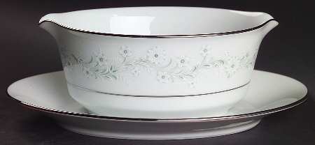 Essex Gravy Boat with Attached Underplate