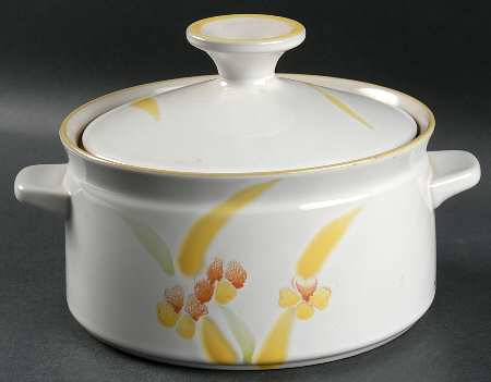 Essay 2.25 Qt Round Covered Casserole