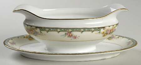 Estelle Gravy Boat with Attached Underplate