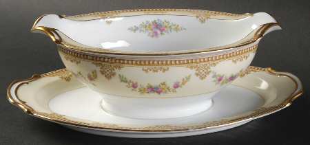 Estrella Gravy Boat with Attached Underplate