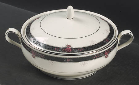 Etienne Round Covered Vegetable