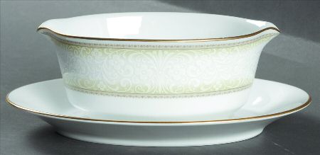 Eugenia Gravy Boat with Attached Underplate