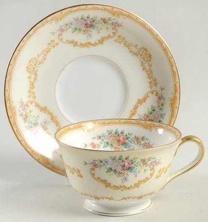 Evana Footed Cup & Saucer Set