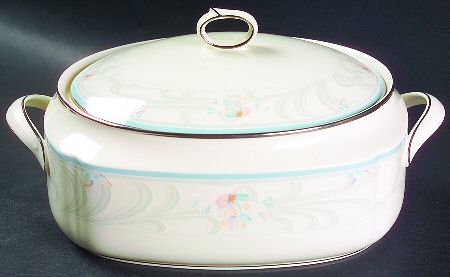 Evermore Oval Covered Vegetable