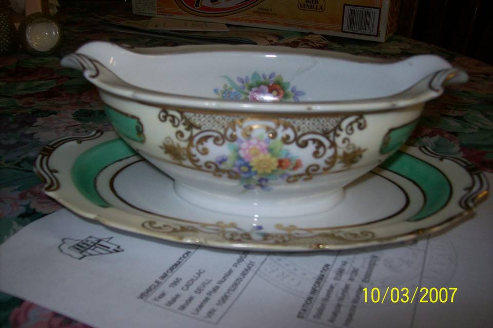 Evergold Gravy Boat with Attached Underplate