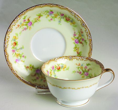 Fabian Footed Cup & Saucer Set