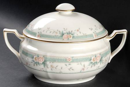 Fairchild Oval Covered Vegetable