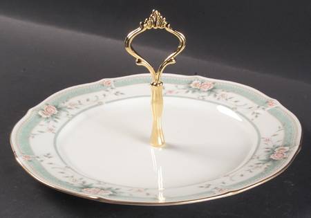 Fairchild Round Serving Plate with Handle (DP)