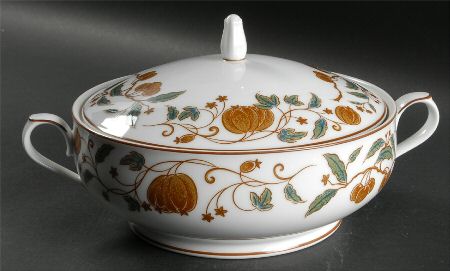 Fairfield Round Covered Vegetable