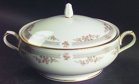 Fairview Round Covered Vegetable