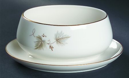 Fantasia Gravy Boat with Attached Underplate