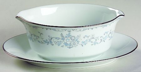 Fascination Gravy Boat with Attached Underplate
