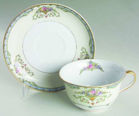 Favorita Oversized Cup & Saucer Set