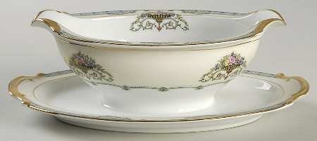 Favorita Gravy Boat with Attached Underplate