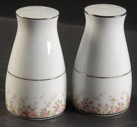 Faye Salt & Pepper Set