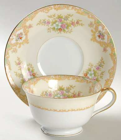 Fernand Footed Cup & Saucer Set