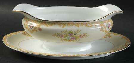 Fernand Gravy Boat with Attached Underplate
