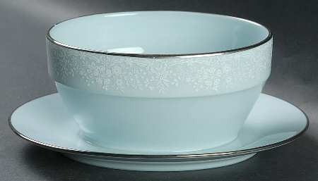 Fidelity Gravy Boat with Attached Underplate