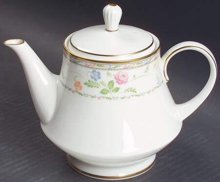 Finale Teapot & Lid