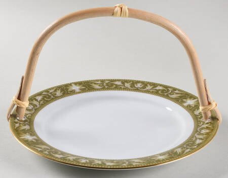 Flanders 5 3/8"-5 5/8" Bamboo Handled Serving Plate  HC