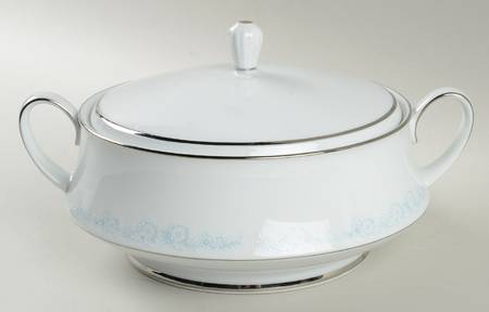 Fleurette Round Covered Vegetable
