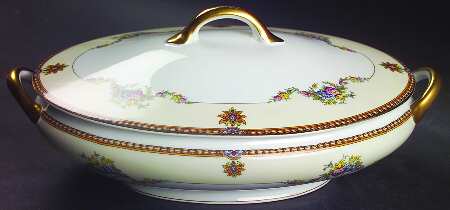 Fleurette Oval Covered Vegetable