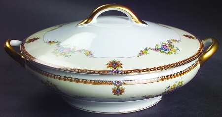 Fleurette Round Covered Vegetable