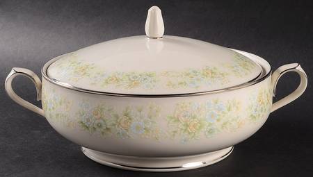 Flower Maid Round Covered Vegetable