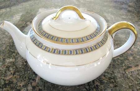 Florencia Teapot & Lid