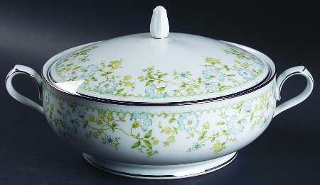 Flourish Round Covered Vegetable