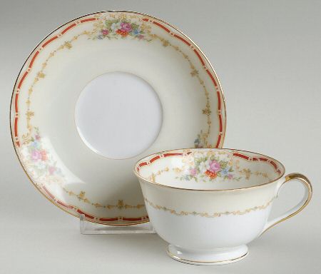 Fondale Footed Cup & Saucer Set