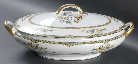 Fontaine Oval Covered Vegetable