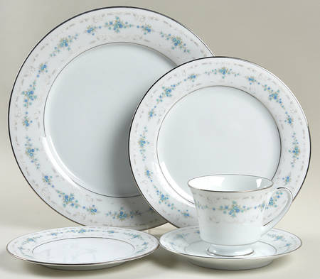Frolic 40 Piece Estate Set