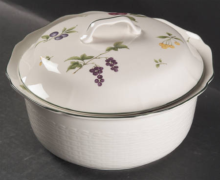 Fruit Parfait 3 Qt Rd Covered Casserole (Uses RV10S as Base)