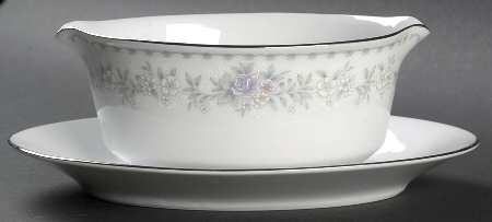 Garden City Gravy Boat with Attached Underplate