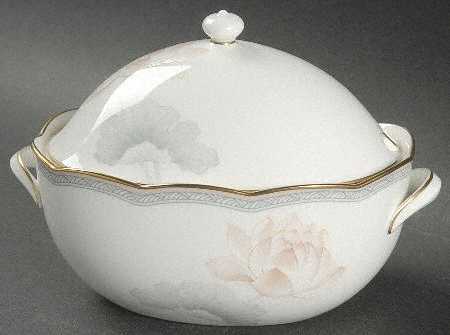 Garden Empress Gravy Boat & Lid by Noritake