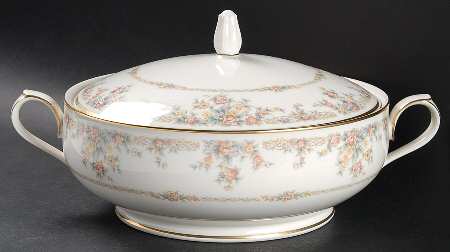 Gallery Round Covered Vegetable