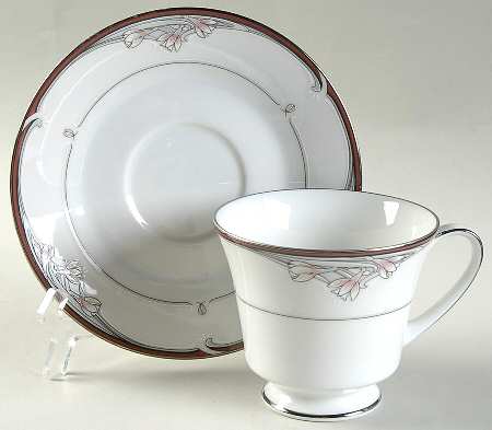 Garbo Footed Cup & Saucer Set