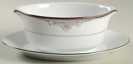 Garbo Gravy Boat with Attached Underplate