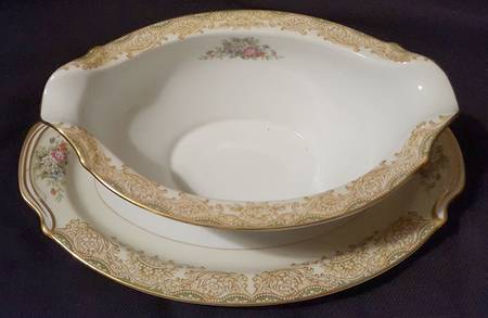 Garvin Gravy Boat with Attached Underplate