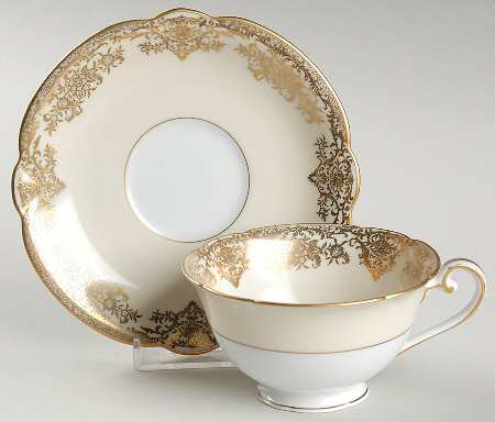 Gastonia Footed Cup & Saucer Set