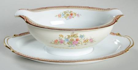 Georgette Gravy Boat with Attached Underplate