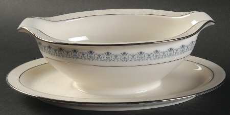 Geri Gravy Boat with Attached Underplate