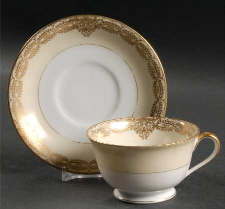 Gilda Footed Cup & Saucer Set