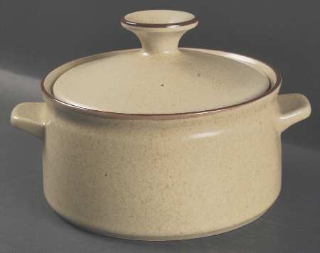 Gingerbread 2.25 Qt Round Covered Casserole