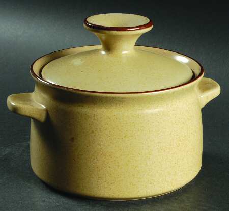 Gingerbread 1.5 Qt Round Covered Casserole