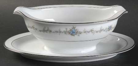 Glencoe Gravy Boat with Attached Underplate