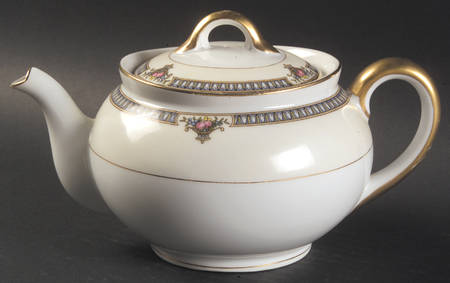 Glendive Teapot & Lid