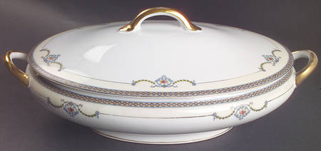Gleneden Oval Covered Vegetable
