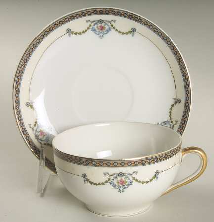 Gleneden Flat Cup & Saucer Set